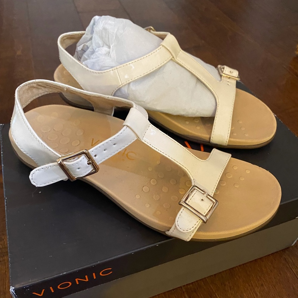 Vionic Walking Sandals - Arch Support -  Sz 6 - Adjustable Strap for Fit - Cream